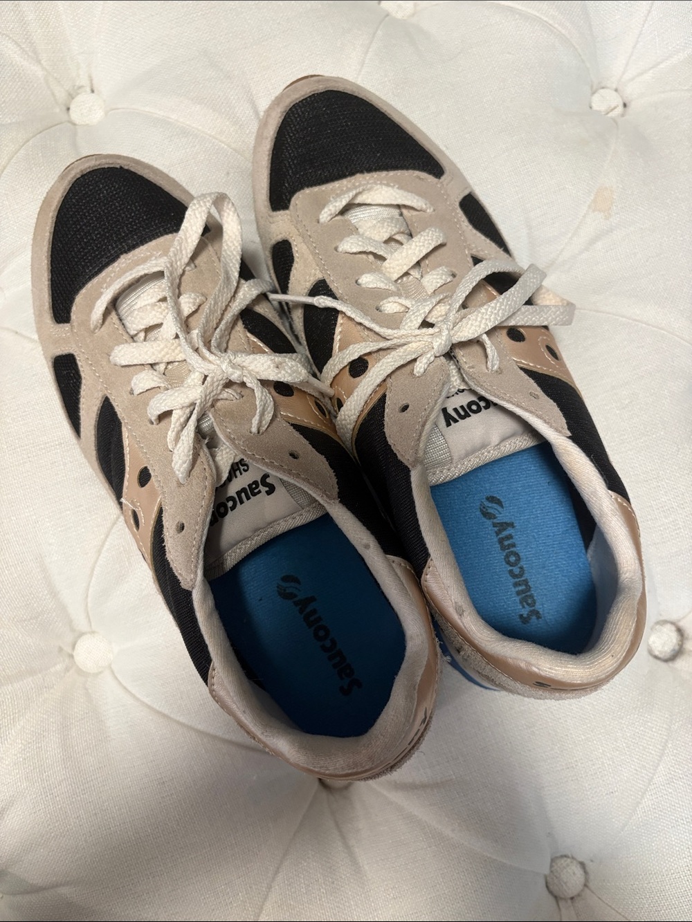 Saucony Women's Black and Beige Retro Runner Sneakers